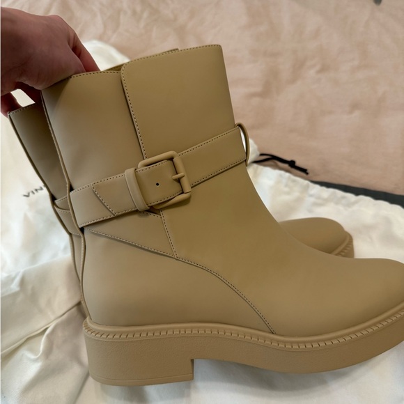 NEW! Vince Kaelyn Waterpoof Leather Boots - Picture 7 of 11